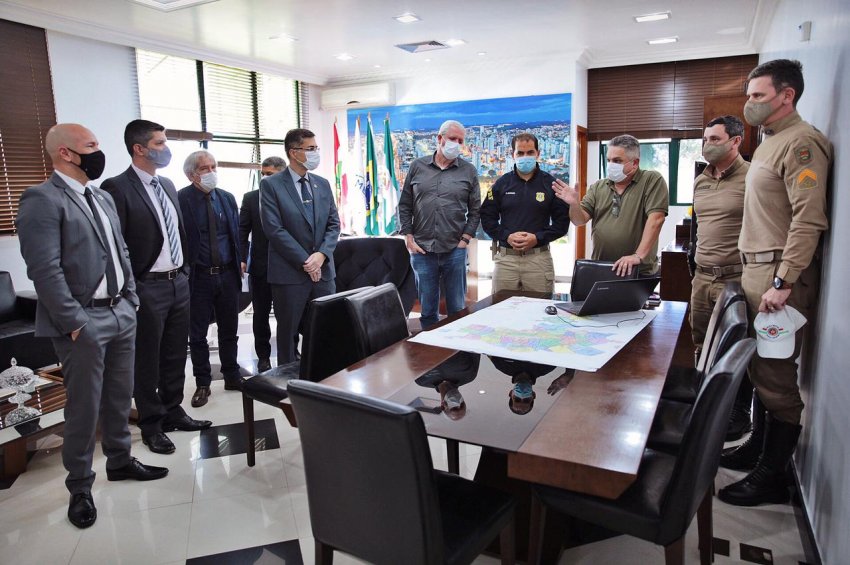 Prefeito João Rodrigues se reuniu com equipe da segurança presidencial nesta terça-feira (15)