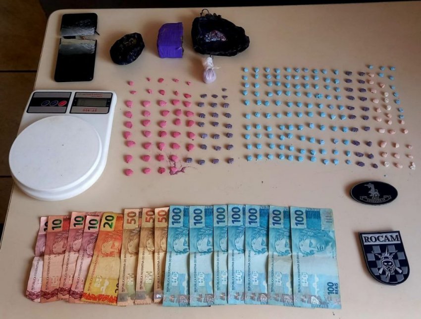 Ecstasy, maconha e o dinheiro foram localizados no bairro Bom Pastor