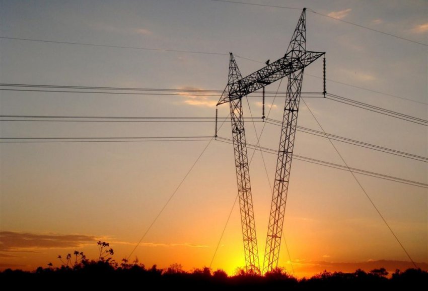 A substituição de redes de energia elétrica monofásicas por redes trifásicas de energia elétrica está acontecendo em diversos municípios catarinenses