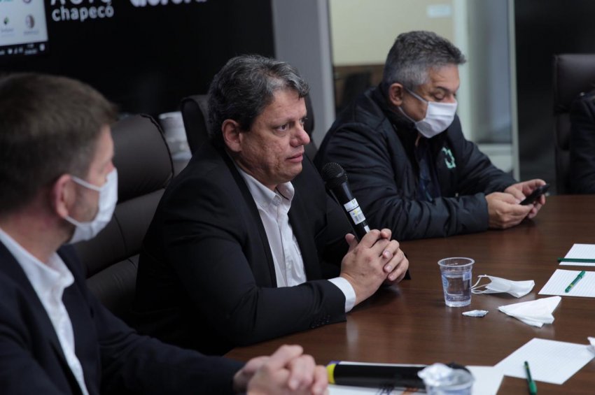 Ministro Tarcísio esteve com o prefeito João Rodrigues em conversa com empresários de Chapecó 