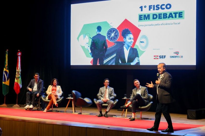 Governador Jorginho Mello e secretário Cleverson Siewert participaram do 1º Fisco em Debate - Uma Jornada pela Eficiência Fiscal