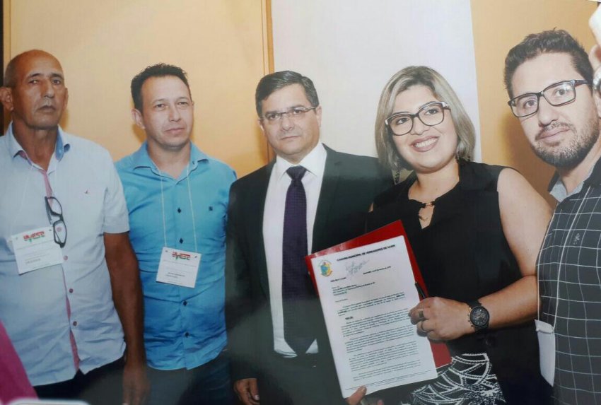 Vereadores entregaram documento ao secretário-adjunto Aldo Pinheiro (Foto: Câmara de Vereadores)