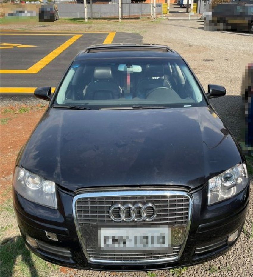 Um Audi A3, que era utilizado pelo traficante, também foi apreendido pela Polícia Civil