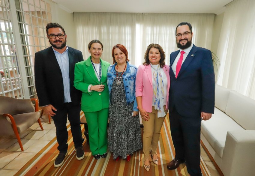Micro e pequenas empresas catarinenses estão expandindo seus negócios para o Paraguai e o Chile, com a ajuda do programa SC-Export, visando impulsionar o comércio exterior e fortalecer parcerias com esses países